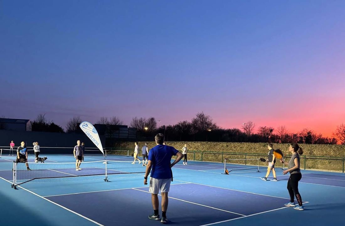 Pickleball en nocturne
